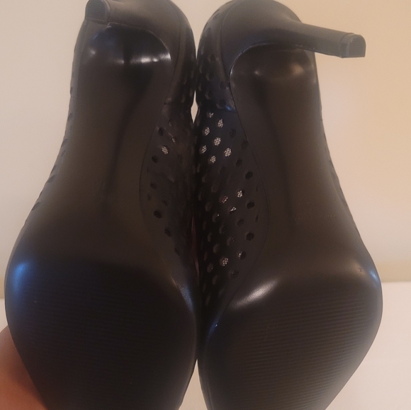 NWOT Nine West Genuine Leather Black Perforated Pointed Toe Pumps Shoes Heels - Picture 5 of 6
